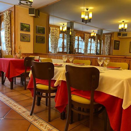 Hostal Montana Alins Екстер'єр фото