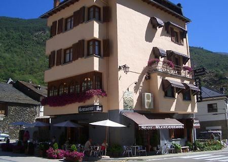 Hostal Montana Alins Екстер'єр фото