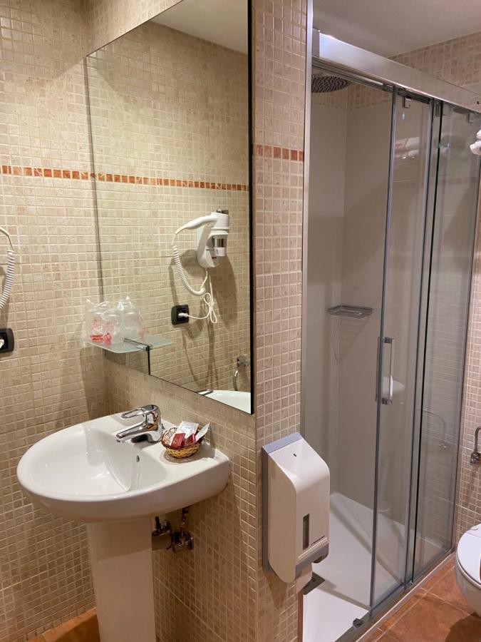 Hostal Montana Alins Екстер'єр фото
