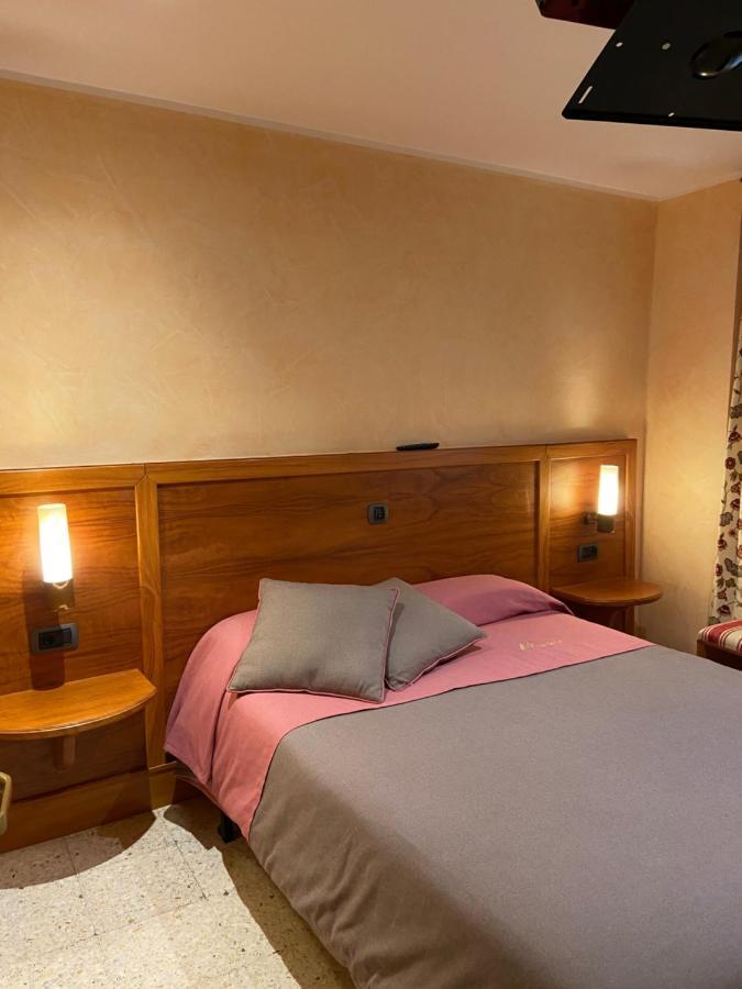Hostal Montana Alins Екстер'єр фото