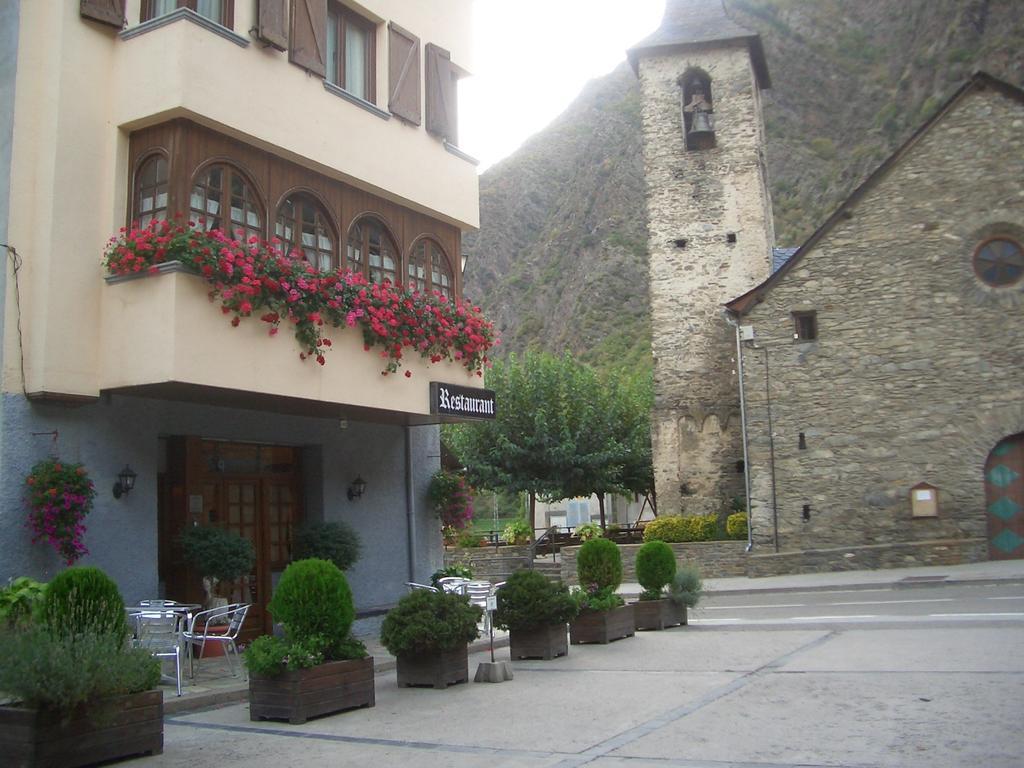 Hostal Montana Alins Екстер'єр фото