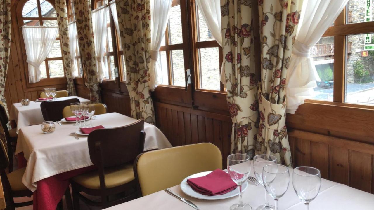 Hostal Montana Alins Екстер'єр фото